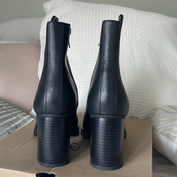 👢 CLARKS Mable Easy black leather boot, size 9 1/2. - Picture 5 of 16